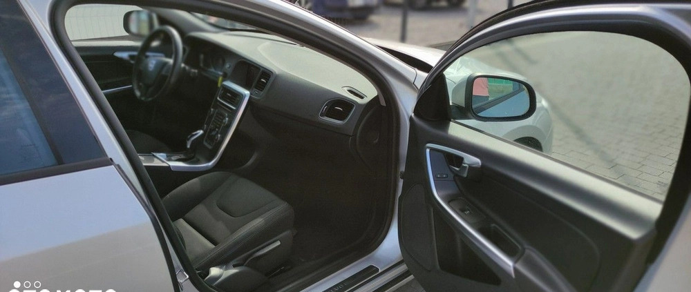 Volvo V60 cena 51800 przebieg: 246200, rok produkcji 2017 z Wleń małe 301